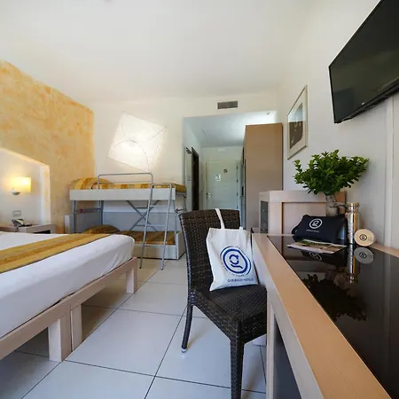 Ξενοδοχείο Gh 4*